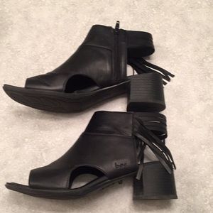 Boc. Black Leather. Open toe Shootie. 10